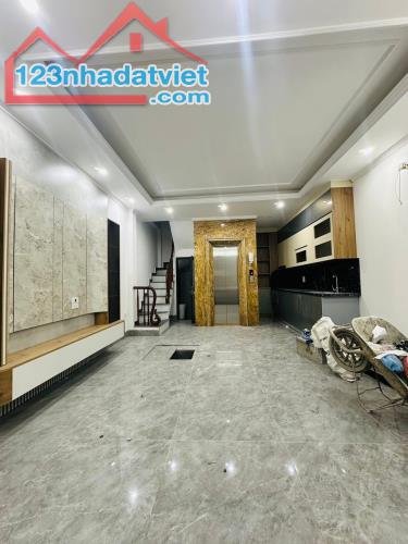 BÁN NHÀ ĐỘI CẤN - 6 TẦNG THANG MÁY, 2 THOÁNG, NGÕ NÔNG, 3 GÁC ĐỖ CỬA - GIÁ 7.5 TỶ