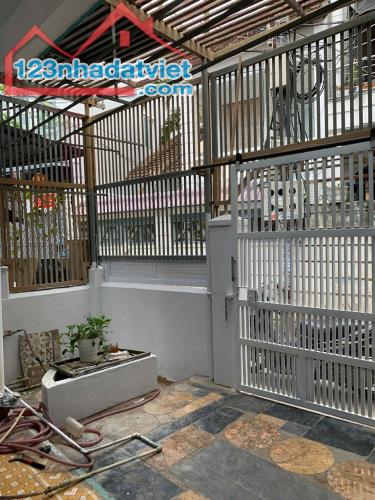 Bán nhà c4 dt 68m2 ngang 6m, hẻm Hà Thành, thông 2/4 ,Trần Qúy Cáp, giá hạ 400 còn 2tỷ 500 - 3