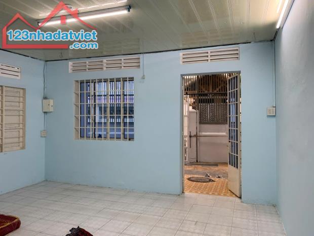 Bán nhà c4 dt 68m2 ngang 6m, hẻm Hà Thành, thông 2/4 ,Trần Qúy Cáp, giá hạ 400 còn 2tỷ 500 - 4