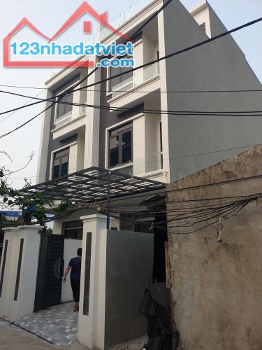 BÁN NHÀ ĐẸP 3.2 TỶ 3.5 TẦNG 69M2 Ô TÔ ĐỖ CỬA NGÕ ĐƯỜNG KÊNH
