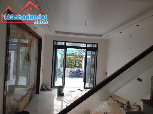BÁN NHÀ ĐẸP 3.2 TỶ 3.5 TẦNG 69M2 Ô TÔ ĐỖ CỬA NGÕ ĐƯỜNG KÊNH - 2
