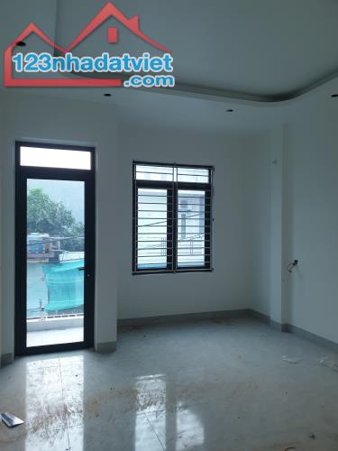 BÁN NHÀ ĐẸP 3.2 TỶ 3.5 TẦNG 69M2 Ô TÔ ĐỖ CỬA NGÕ ĐƯỜNG KÊNH - 4