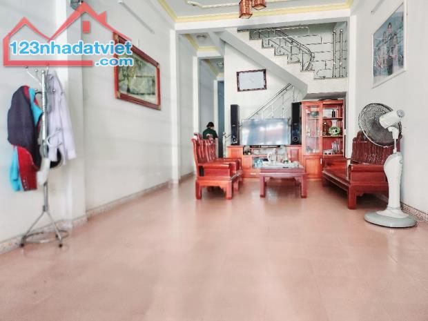 BÁN NHÀ 2 TẦNG MẶT TIỀN MỸ ĐA ĐÔNG 5 – NGAY CHỢ BẮC MỸ AN – BIỂN MỸ KHÊ 	•	Vị trí đẹp,
