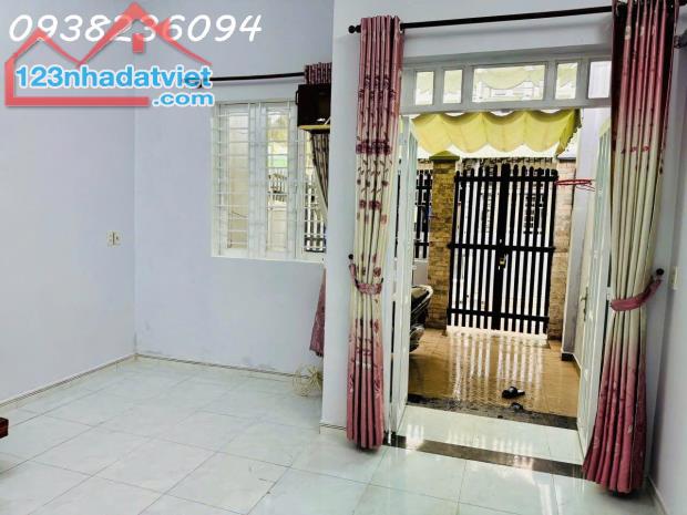 Nhà rộng đẹp 4.5x16, máy lạnh và nhiều nội thất, gần cao Đẳng Điện Lực