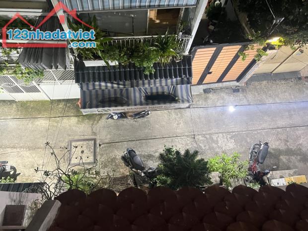 QUẬN 3 PHƯỜNG 7 - Bán gấp nhà 3 tầng, hẻm xe hơi 4m thông. Ngay cầu Công Lý - 4