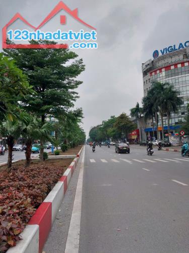 BÁN NHÀ HOÀNG QUỐC VIỆT, HAI THOÁNG, Ô TÔ ĐỖ GẦN – 39M2 x 5T, 7.79 TỶ