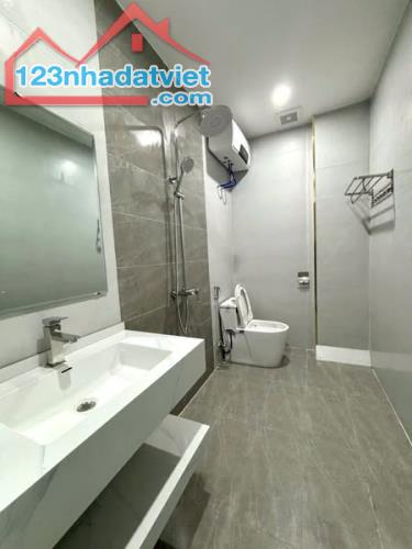 Bán nhà 3 tầng độc lập Lãm Hà, ô tô đỗ cửa 3 mặt thoáng 70m2, vài bước chân ra đến chợ - 2