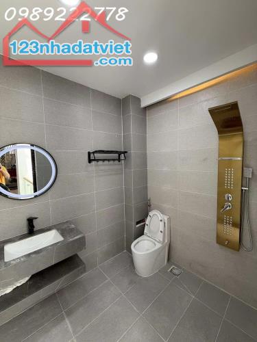 SIÊU PHẨM CHÀO MỪNG ĐẠI LỄ 30/4
BÁN GẤP TRONG 24H - NHANH TAY MỚI KỊP

NGUYỄN NGỌC NHỰT - 3