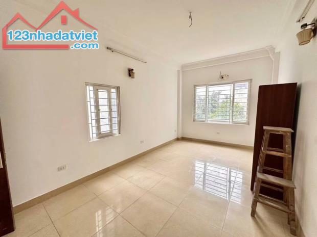 🏡 Bán nhà mới trung tâm Ngô Gia Tự, Long Biên, 33m2, Lô góc, Dân xây, Gần ô tô, 4 tỷ 85 - 1