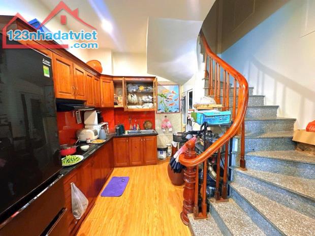 TÂN PHÚ, SÁT ĐẦM SEN, 5 TẦNG, ÔTÔ QUAY ĐẦU, 5.2x9m, NHÀ ĐẸP Ở NGAY, 6.5 TỶ