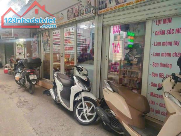 Mình Chính Chủ Cần Bán Lại 8 Sạp Chợ Ở Chợ Nhật Tảo Đường Nguyễn Tri Phương,Phường 8,