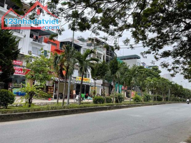 BÁN CĂN LIỀN KỀ ĐƯỜNG ĐÔI MẶT PHỐ TRỊNH VĂN BÔ, KINH DOANH ĐỈNH - DT: 115M2, GIÁ 27,9 TỶ