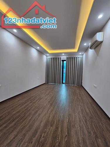 NHÀ PHỐ DƯƠNG VĂN BÉ 33M 5T MT3.6-Ô TÔ ĐỖ  SÁT NHÀ - 20M RA PHỐ - THANG MÁY - - 2
