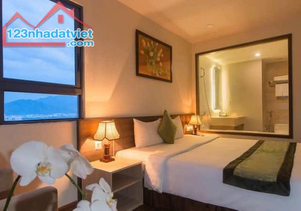 Cho thuê khách sạn 4 sao Khách sạn 21 tầng, 105 phòng tại trung tâm Nha Trang cách bển 3p
