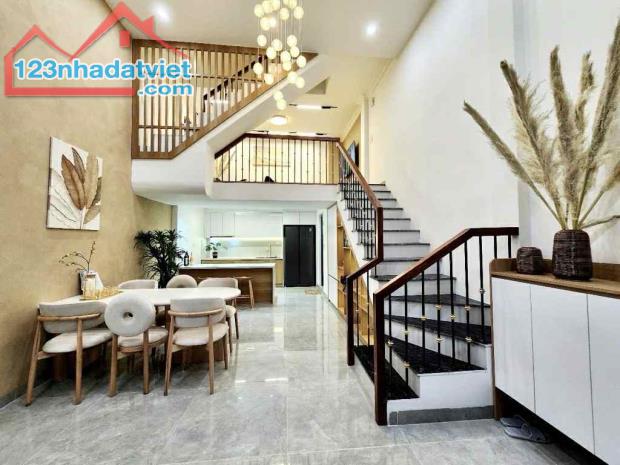 Bán Nhà Phố Bạch Mai diện tích 37m2 x 5 tầng 8.1 Tỷ