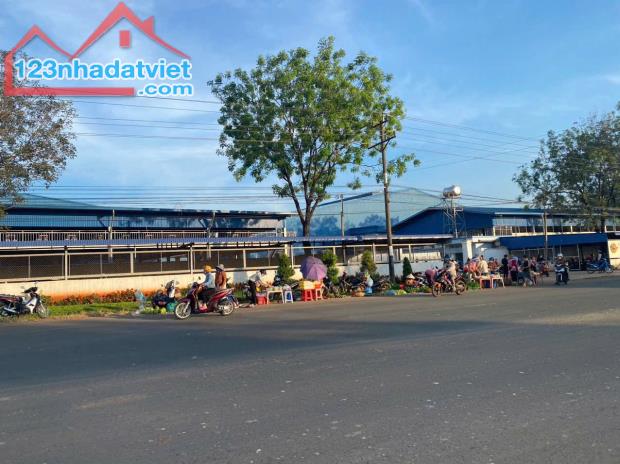 KẸT TIỀN BÁN 225M2 SHR CÓ SẴN T.CƯ NẰM KẾ TRƯỜNG HỌC SÁT CHỢ. GIÁ 190TR - 4