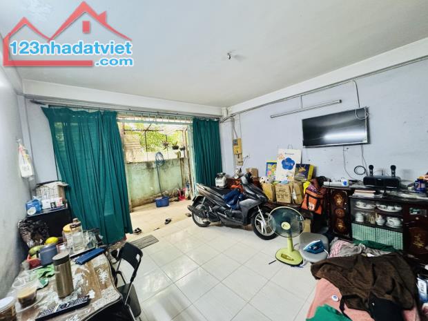 Nhà VIP ngay Âu Cơ, 54m2, ngang 4m, giá chỉ 5.x tỷ, xe hơi đậu cửa, không có căn thứ 2 so - 1