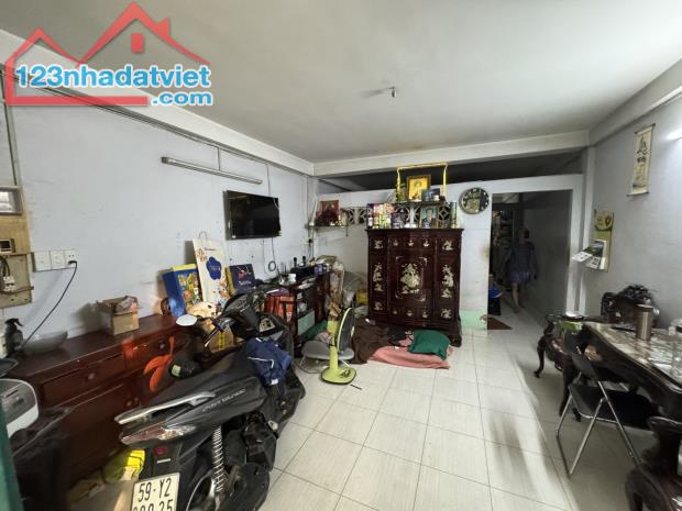 Nhà VIP ngay Âu Cơ, 54m2, ngang 4m, giá chỉ 5.x tỷ, xe hơi đậu cửa, không có căn thứ 2 so - 2