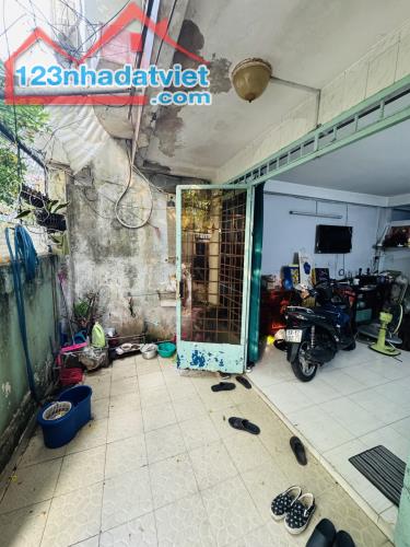 Nhà VIP ngay Âu Cơ, 54m2, ngang 4m, giá chỉ 5.x tỷ, xe hơi đậu cửa, không có căn thứ 2 so
