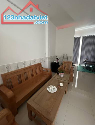 HẺM XE TẢI THÔNG TÂN HÒA ĐÔNG - GIÁP QUẬN 6 - 111M2 - NGANG 8M - 2 TẦNG BTCT