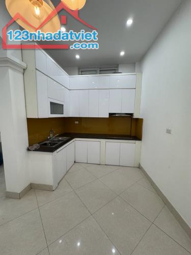 🏡 Bán nhà đẹp 48m2 Ngô Gia Tự, Long Biên, Dân xây, Full đồ, 5 tỷ 5 - 2
