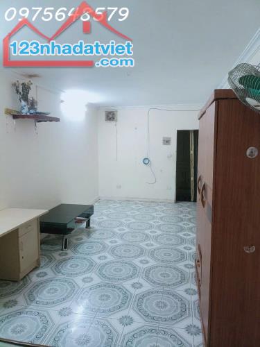 Bán gấp căn hộ Tập thể Vĩnh Hồ 60m Vị trí đẹp giá hợp lý