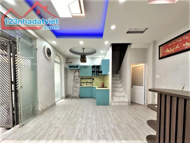 TẦM GIÁ 7 TỶ - NHÀ ĐẸP QUẬN 1 - VÀI BƯỚC RA MẶT TIỀN HOÀNG SA - 4 TẦNG 3PN MASTER VUÔNG A4