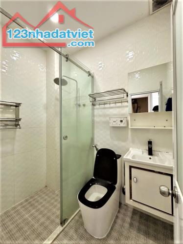 TẦM GIÁ 7 TỶ - NHÀ ĐẸP QUẬN 1 - VÀI BƯỚC RA MẶT TIỀN HOÀNG SA - 4 TẦNG 3PN MASTER VUÔNG A4 - 2