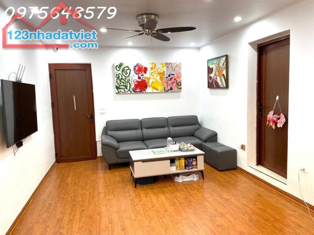 Bán căn hộ VIP Tập thể Ban tổ chức Trung ương phố Đội Cấn 110m giá siêu mềm
