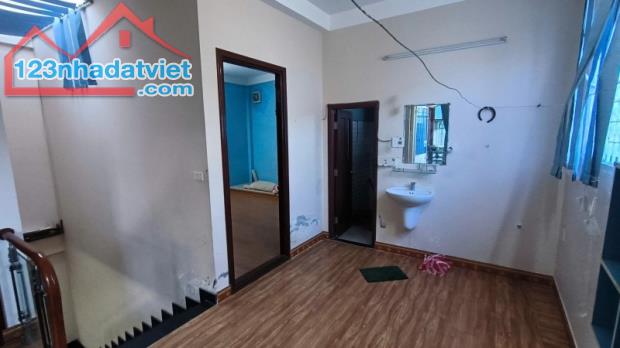 # Nhà Kiệt Hoàng Thúc Trâm, gần Ô tô đậu, 77m2, 2 tầng đúc, 3..x tỷ - 3