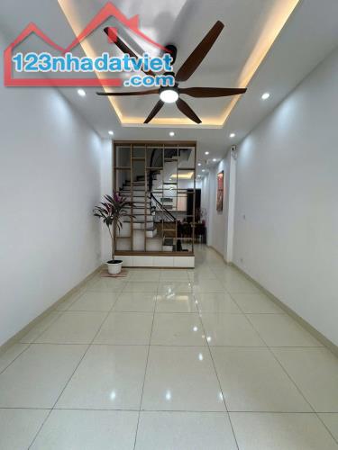 Cực hiếm! Đầu phố Triều Khúc, ô tô đỗ cửa - kinh doanh đa dạng - 40m2 x 5T chỉ 7.x tỷ - 2