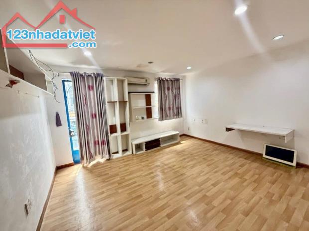 NHÀ 2 TẦNG 102M2  LÔ GÓC 2 MẶT TIỀN 6,8m NGAY DUY TRINH BÌNH TRƯNG ĐÔNG TP THỦ ĐỨC. NHỈNH - 3
