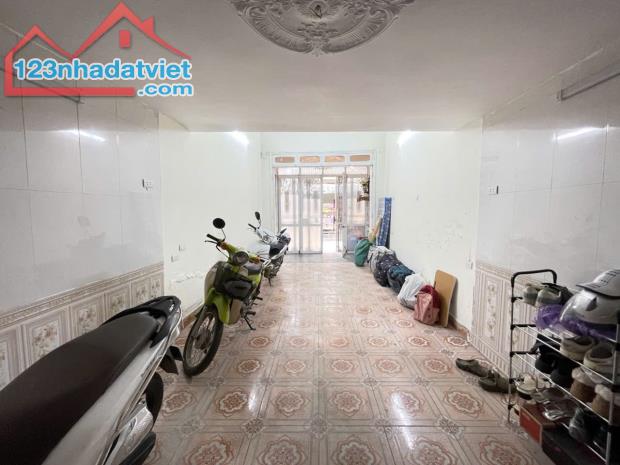 BÁN MẶT PHỐ GIÁP BÁT-HOÀNG MAI, KD VP, DT 54 M, 4 TẦNG, MT 4 M, GIÁ NHỈNH 12 TỶ.