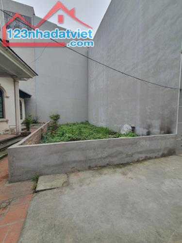 Bán gấp mảnh đất Bát Khối ô tô DT 30m2 mt4.3 giá 2.9 tỷ