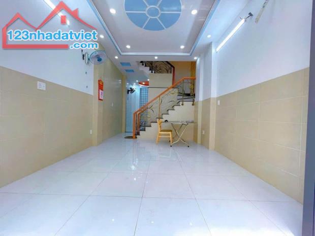 BÁN NHÀ , HẺM THÔNG 8M KD, HOÀNG BẬT ĐẠT, TÂN BÌNH, 3 TẦNG, 60M2, NHỈNH 6 TỶ.