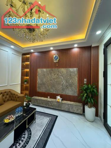 Cực Hiếm! Bát Khối Long Biên 42m2, 5 Tầng, MT 6.4m, Ôtô Đỗ Cổng, Full Nội Thất, 6 Tỷ! - 1