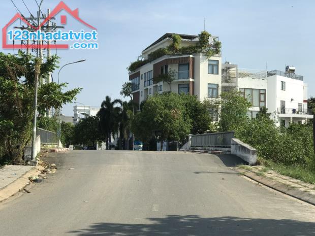 BÁN NHÀ MẶT TIỀN 300M2, 5x17M ĐƯỜNG 10M KDC CAO CẤP