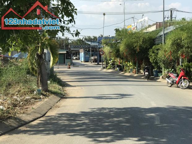 BÁN NHÀ MẶT TIỀN 300M2, 5x17M ĐƯỜNG 10M KDC CAO CẤP - 1