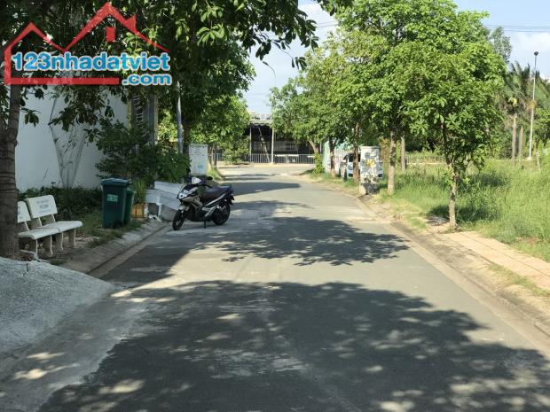 BÁN NHÀ MẶT TIỀN 300M2, 5x17M ĐƯỜNG 10M KDC CAO CẤP - 3