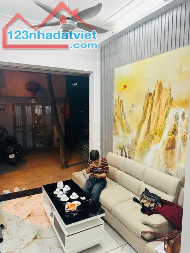 Phố Thái Thịnh ngõ ô tô nhà 28m lô góc 5 tầng 3 Phòng ngủ chỉ 5,8 tỷ - 1