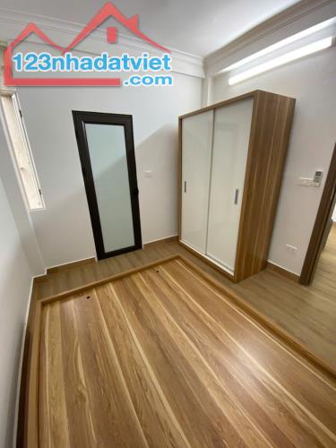 Bán căn hộ chung cư đường Đặng Văn Ngữ, Đống Đa, nhà đẹp full nội thất, 2 ngủ, 2vs - 2