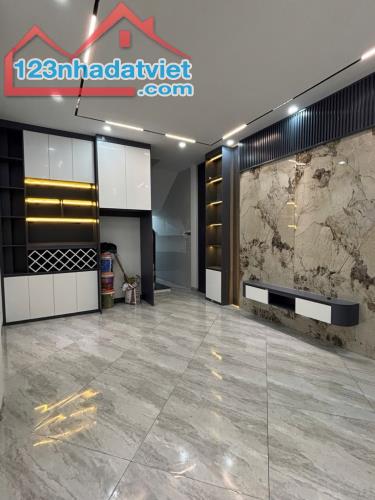 BÁN NHÀ GIẢI PHÓNG, HOÀNG MAI, GẦN PHỐ, MỚI TINH, TẶNG FULL NỘI THẤT, 35M2, 6.8 TỶ(CTL)