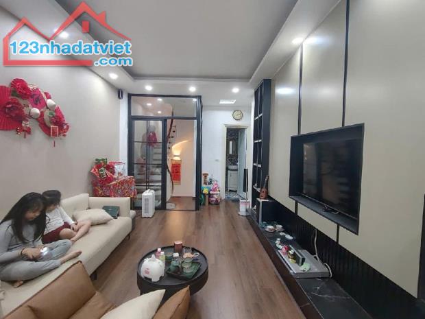 THƠM MÙI XÂY MỚI! NHÀ ĐỘI CẤN - TT BA ĐÌNH - LÔ GÓC, THANG MÁY, Ở LUÔN, 45M2 * 6T, MT4,6M