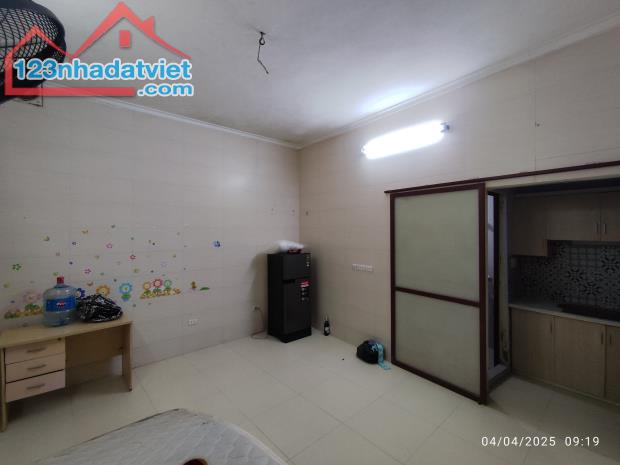 Bán Nhà Bạch Mai 29M, MT: 4M Giá 5,9 Tỷ. Ngõ thông - 50m ra phố - 4