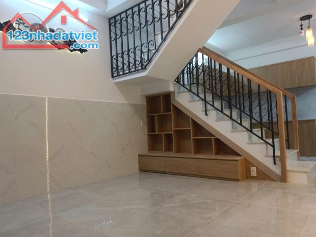 Nhà rất đẹp 1 trệt 1 lầu đúc có sân hông cửa sau cổng phụ tan thới hiệp - 1