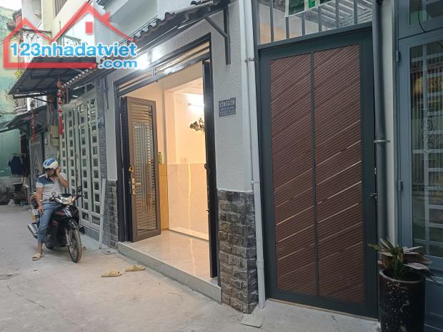 Nhà rất đẹp 1 trệt 1 lầu đúc có sân hông cửa sau cổng phụ tan thới hiệp - 2