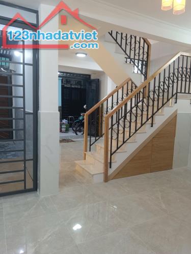 Nhà rất đẹp 1 trệt 1 lầu đúc có sân hông cửa sau cổng phụ tan thới hiệp - 3