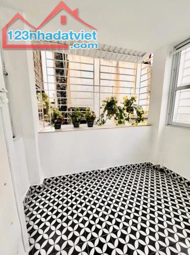 ĐỐNG ĐA. NGÕ 3 ĐUA. 15m2 5 Tầng 2.3m Mặt Tiền. 3 Ngủ 4 Vệ Sinh. GIÁ NGON NHỈNH 4 TỶ