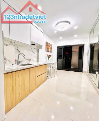 ĐỐNG ĐA. NGÕ 3 ĐUA. 15m2 5 Tầng 2.3m Mặt Tiền. 3 Ngủ 4 Vệ Sinh. GIÁ NGON NHỈNH 4 TỶ - 1