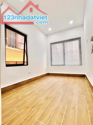 ĐỐNG ĐA. NGÕ 3 ĐUA. 15m2 5 Tầng 2.3m Mặt Tiền. 3 Ngủ 4 Vệ Sinh. GIÁ NGON NHỈNH 4 TỶ - 4